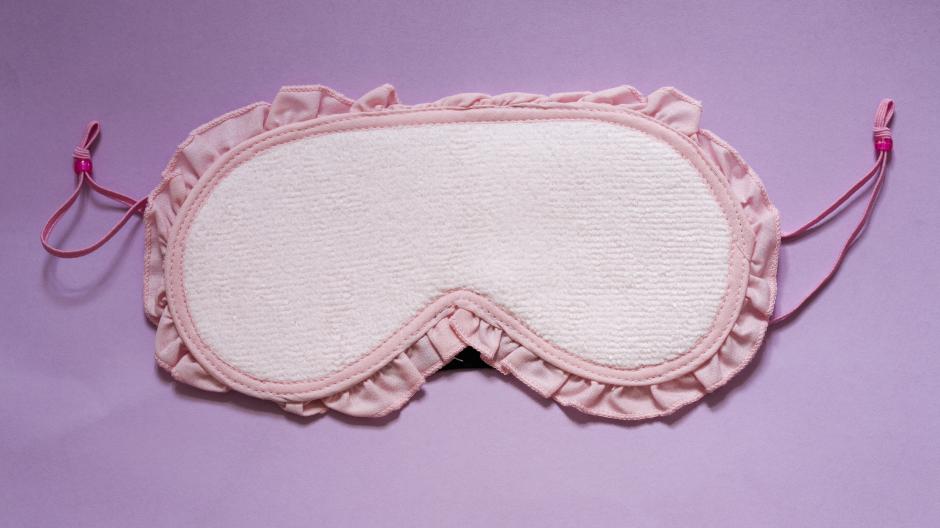 An eye mask