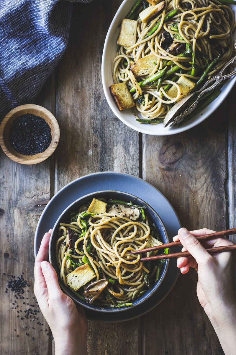 Sesame noodles with tofu and vegetables